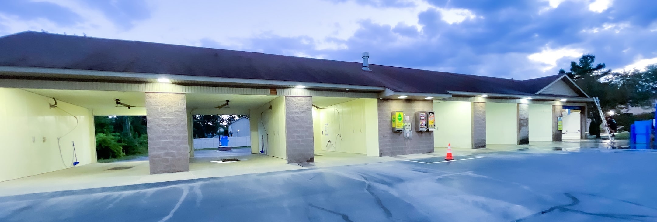 Get in touch with the Squeaky Clean team for help anytime. Contact us 24/7 at our Flat Rock location. contact | Self Serve